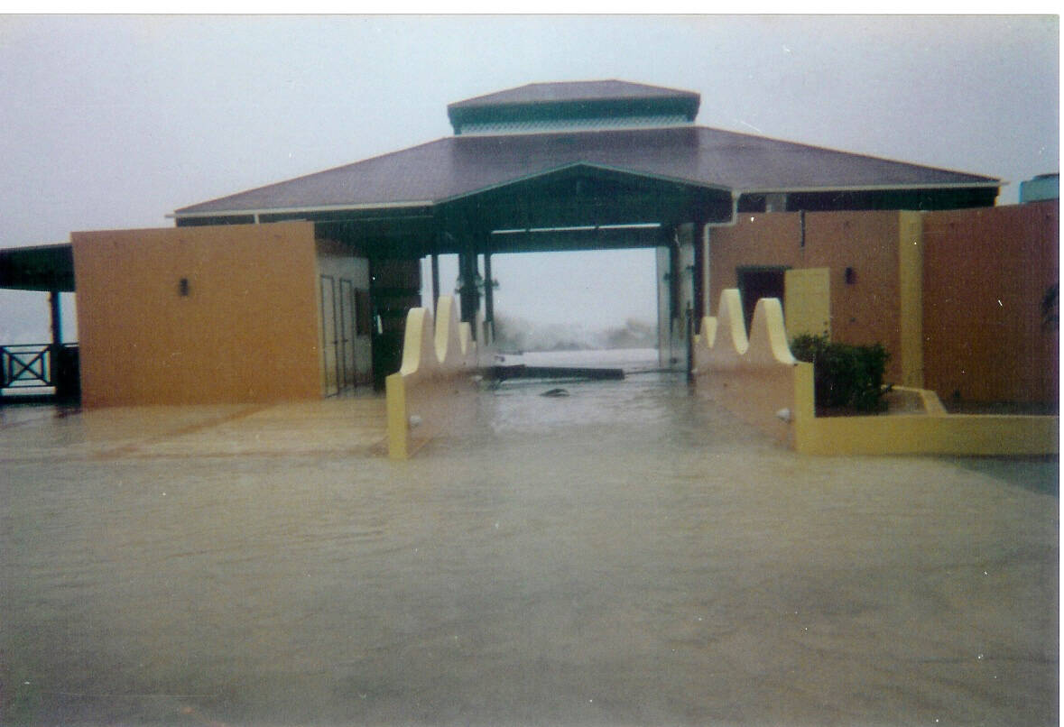 Attached picture Lighthouse Hurricane Lenny 1999.jpg